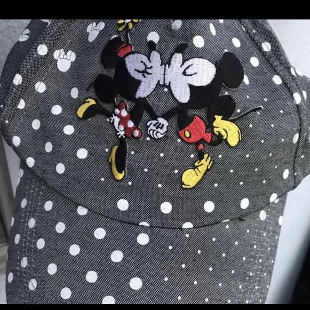 Disney Minnie Mouse Kissing Mickey Mouse  Polka dots cap. Cute!